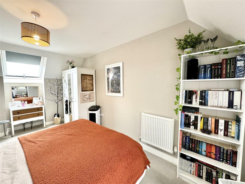 BEDROOM 4