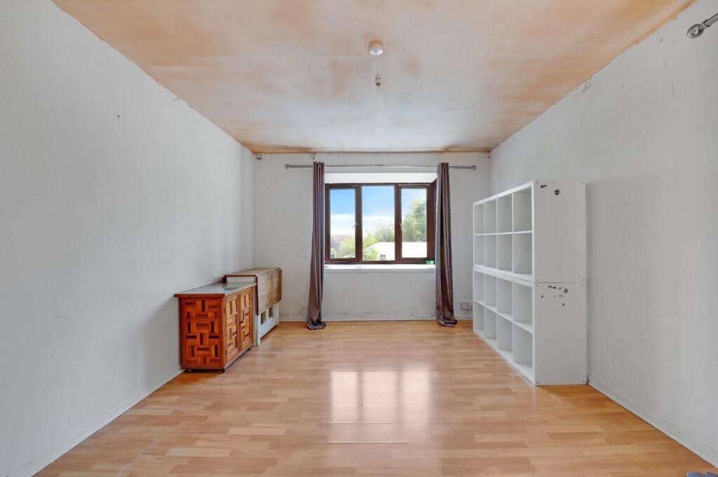 12-9c40JHPropWpen - 44 Ashurst Close - 34.JPG