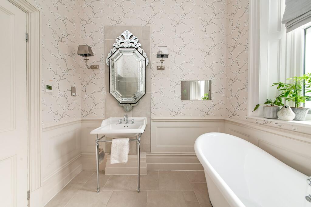 BEDROOM ONE EN SUITE