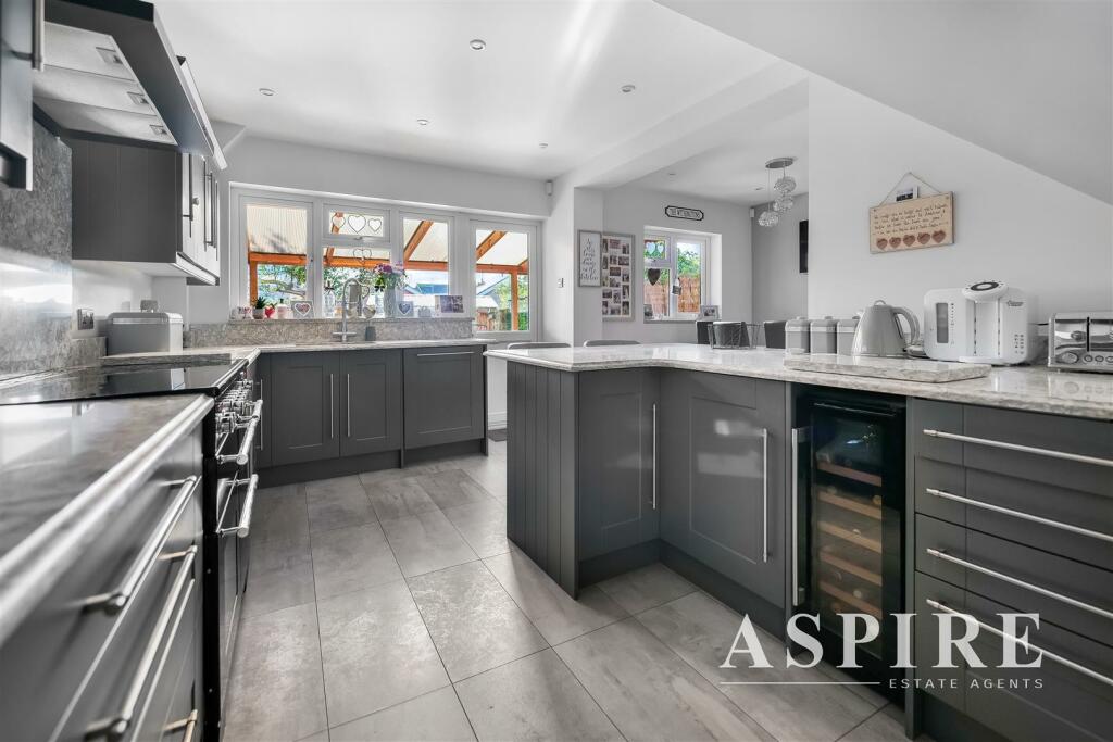 Aspire Estate Agents ss822.jpg