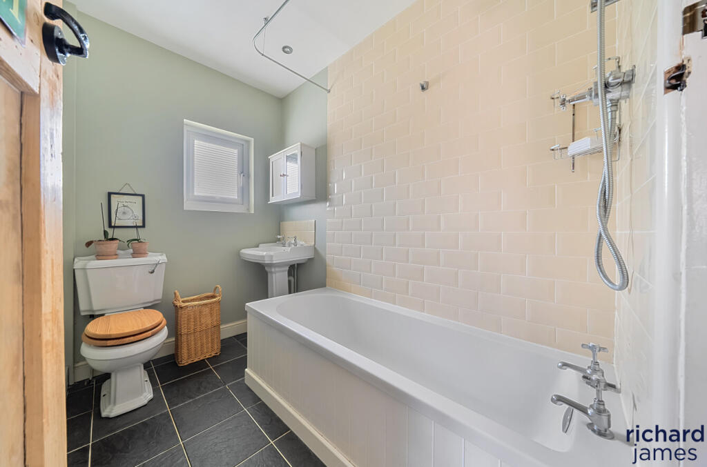 a77ab97f248443a1818b142edec2c04a