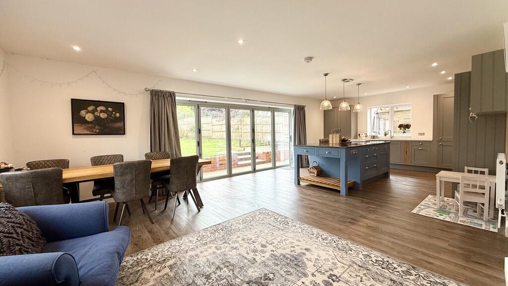 Kitchen/family ro...