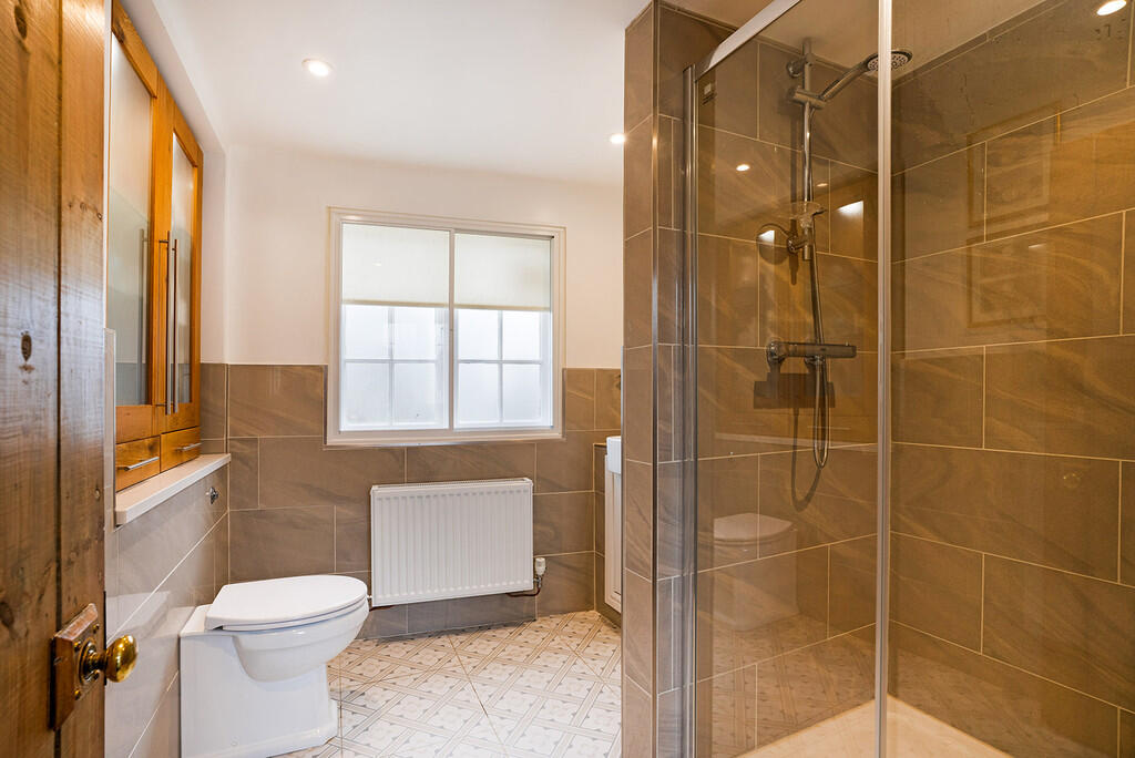 first floor bathr...