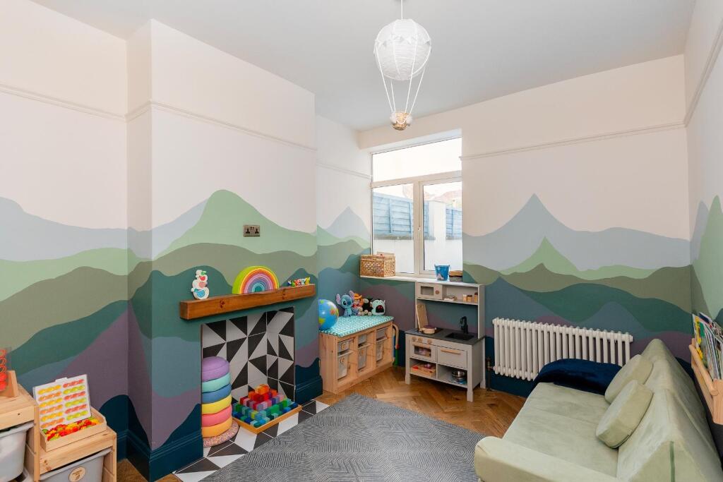 2W4RBN - Family Room C.jpg