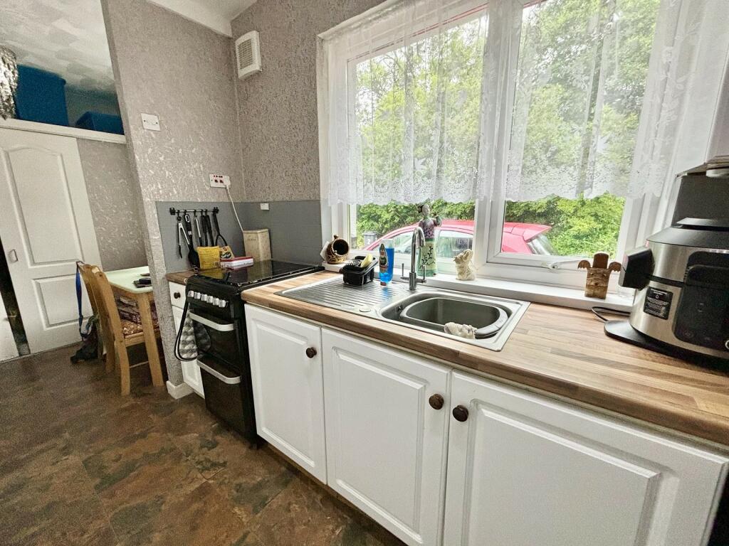 Kitchen / Breakfast Room