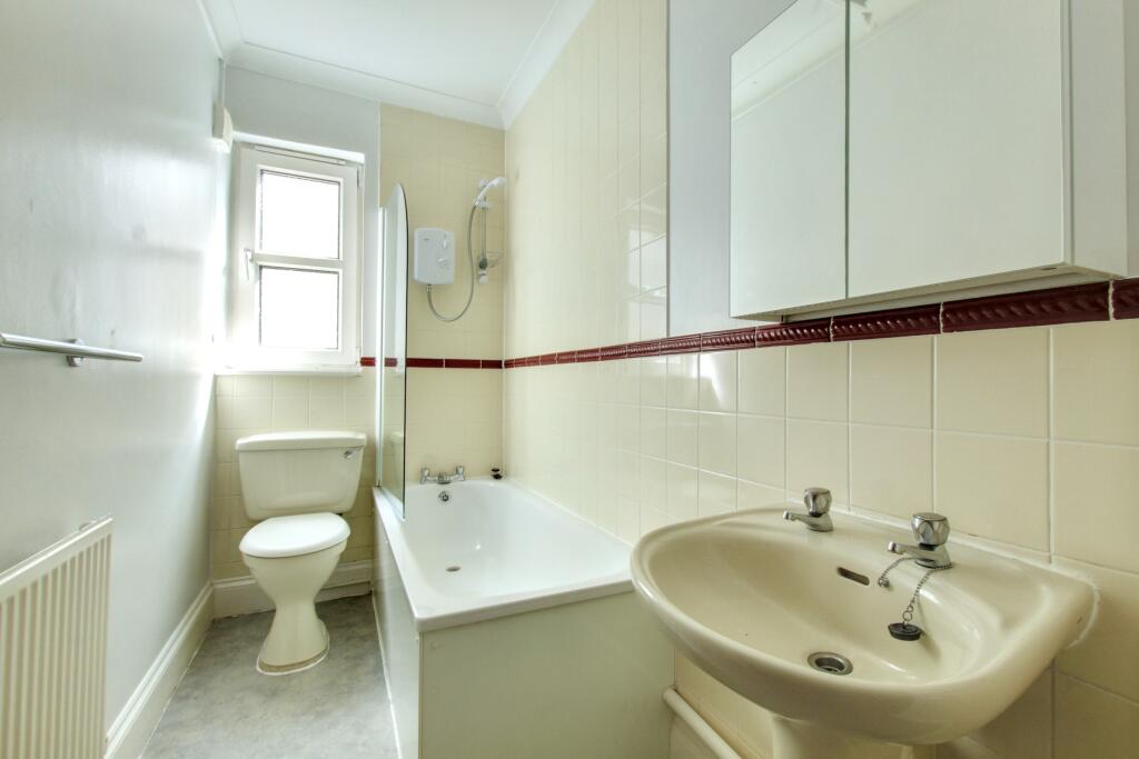 6.bathroom.jpg