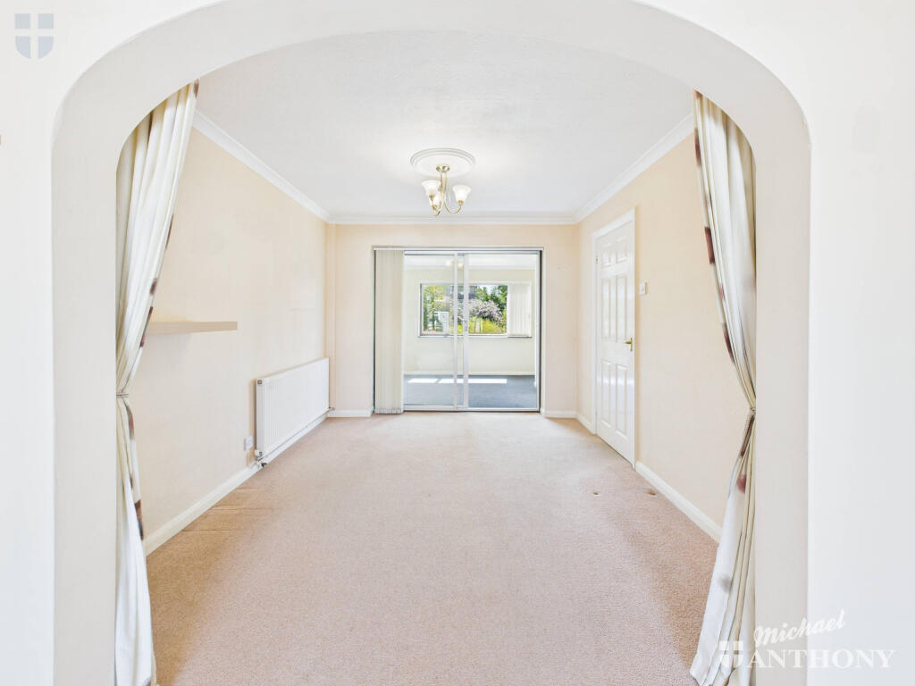 CAM03852G0-PR0346-STILL003