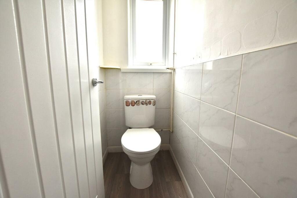downstairs wc.jpg