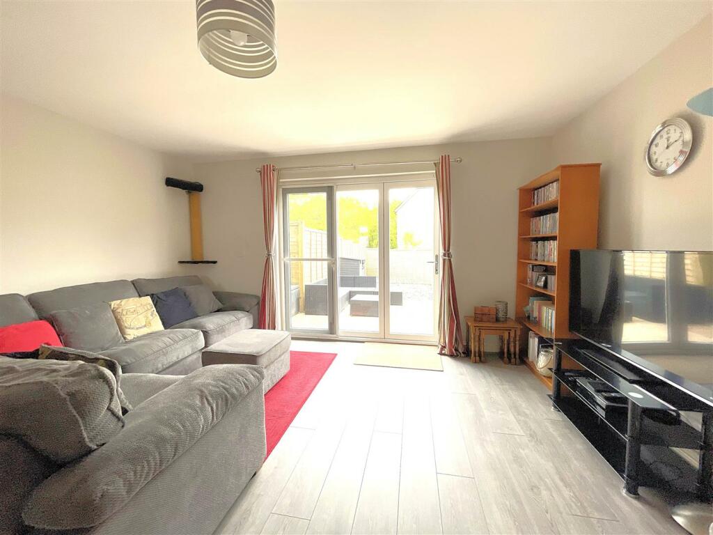 Living Room .jpg