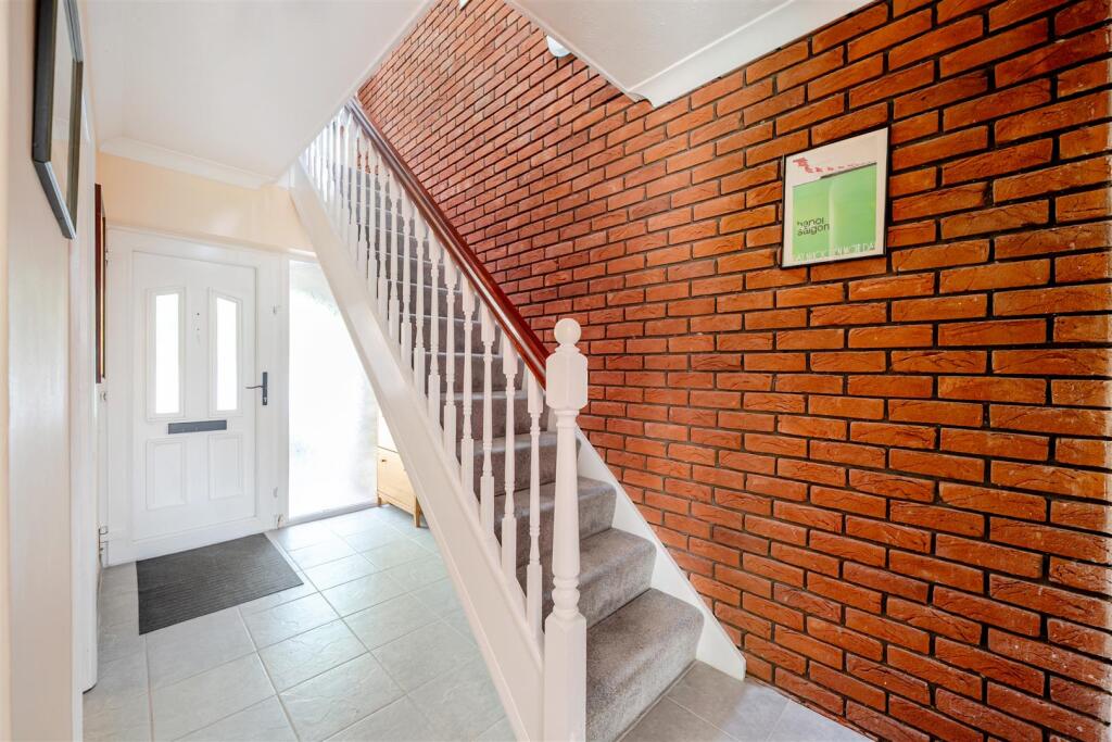 25 Bradden Road, Greens Norton (28).jpg