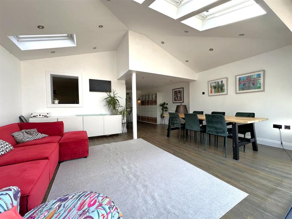 Open-Plan Living 222