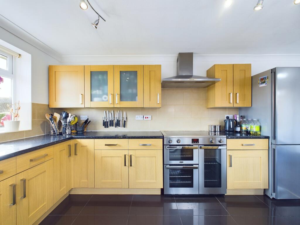 CAM03162G0-PR0165-STILL003