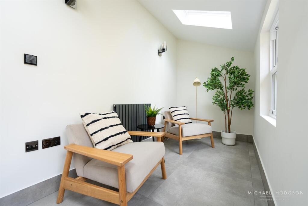 13 Front Street, Whitburn-33.jpg