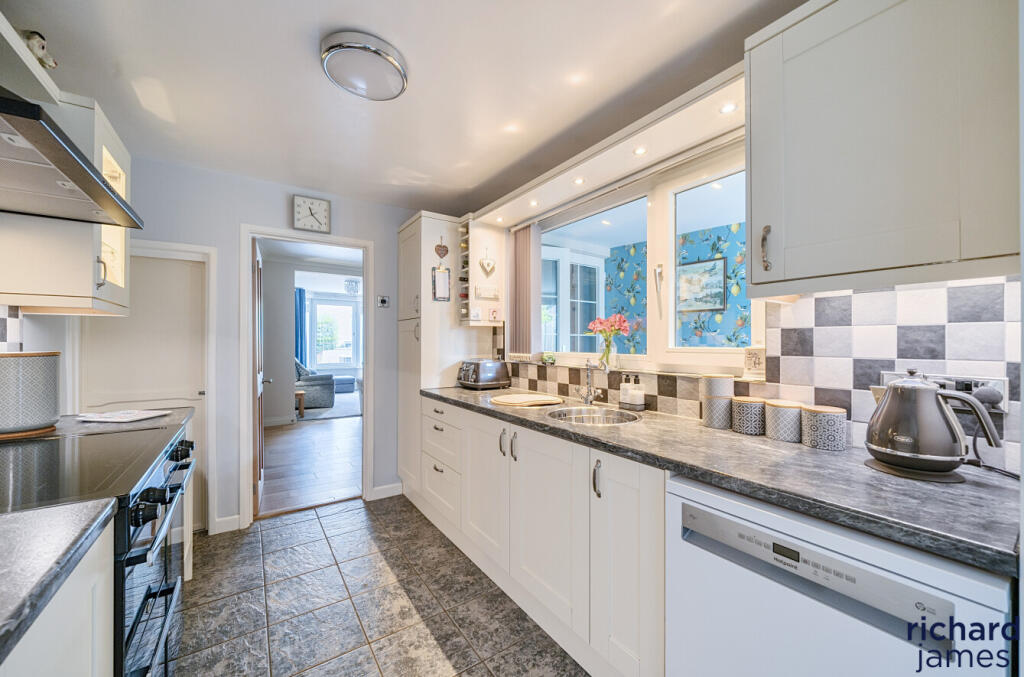 b2bf5a8a3db0440c9a29a4b2c412a0c7