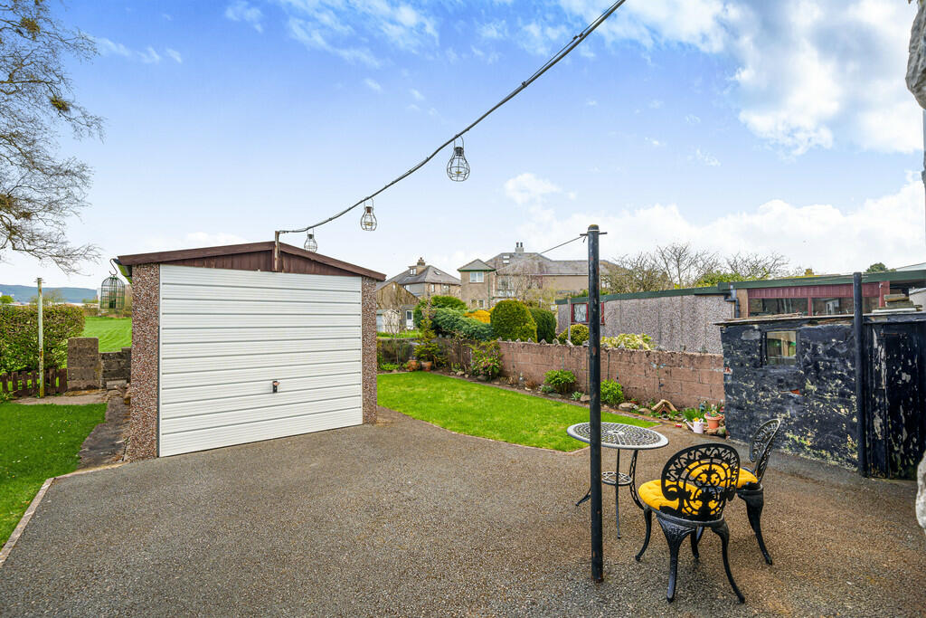 Rear garden with ...