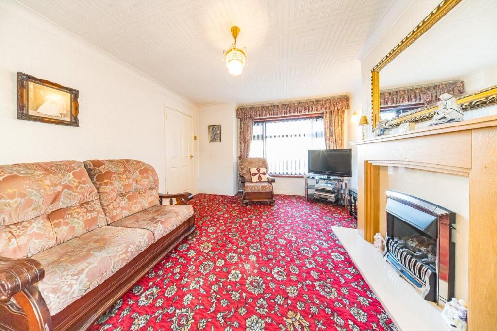 15 Arnside Avenue lounge 2.jpg