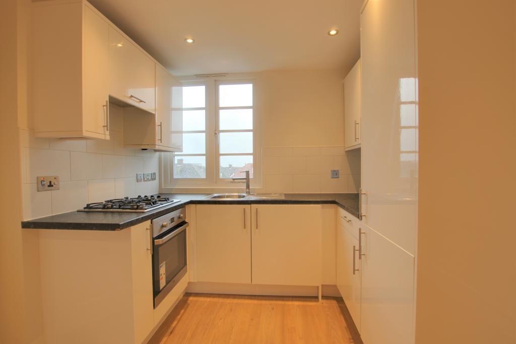 4 kitchen.jpg