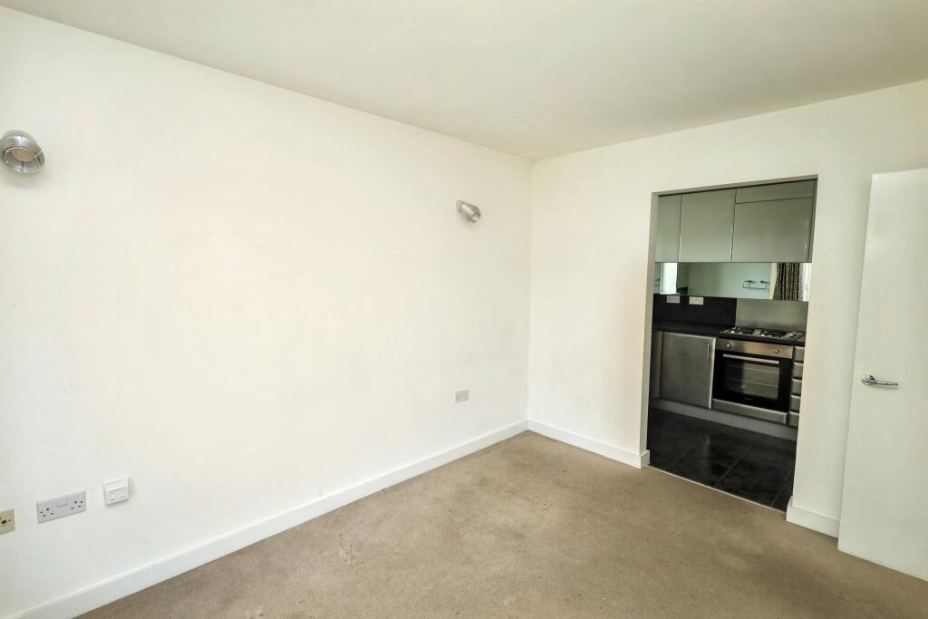 11 Celandine Grove, Southgate, London, N14 4BP