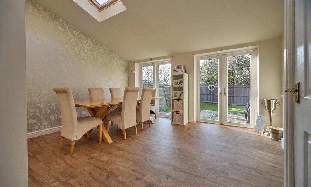 FAMILY ROOM/DINING ROOM