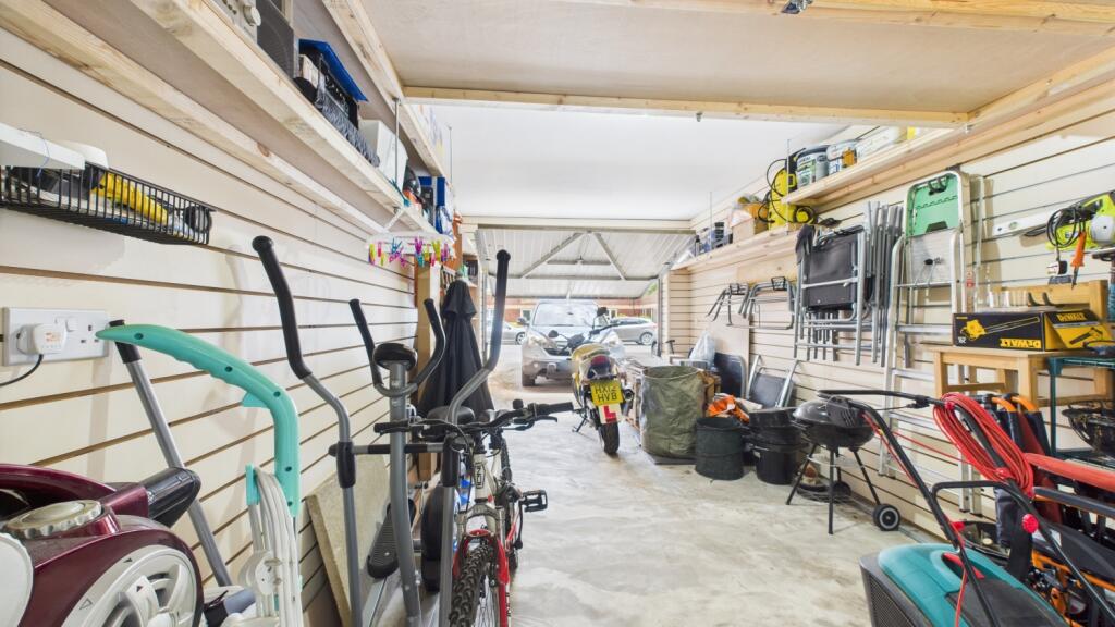 ewemove-thomasroad-garage