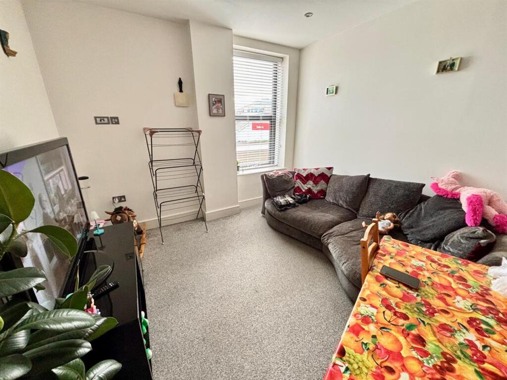 WhatsApp Image 2025-10-27 at 14.19.14_93c65e2d.jpg