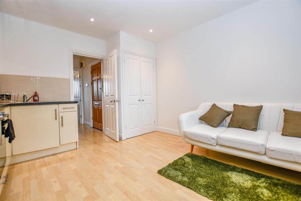 Living Room 3.jpg
