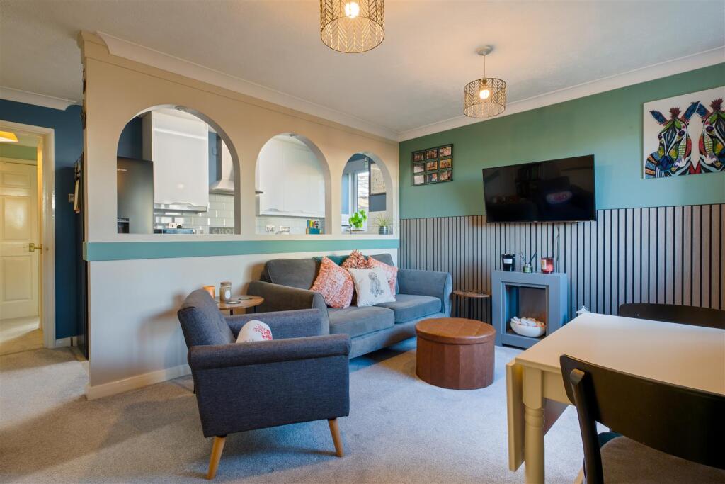 Warnett Court, Snodland15.jpg