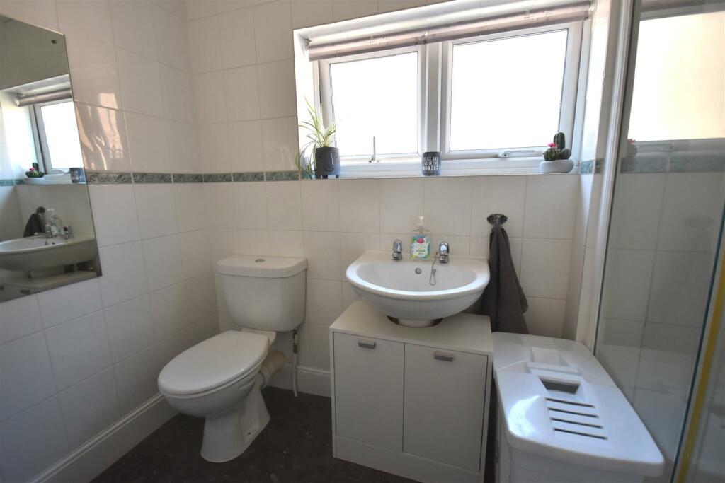 Bathroom.JPG
