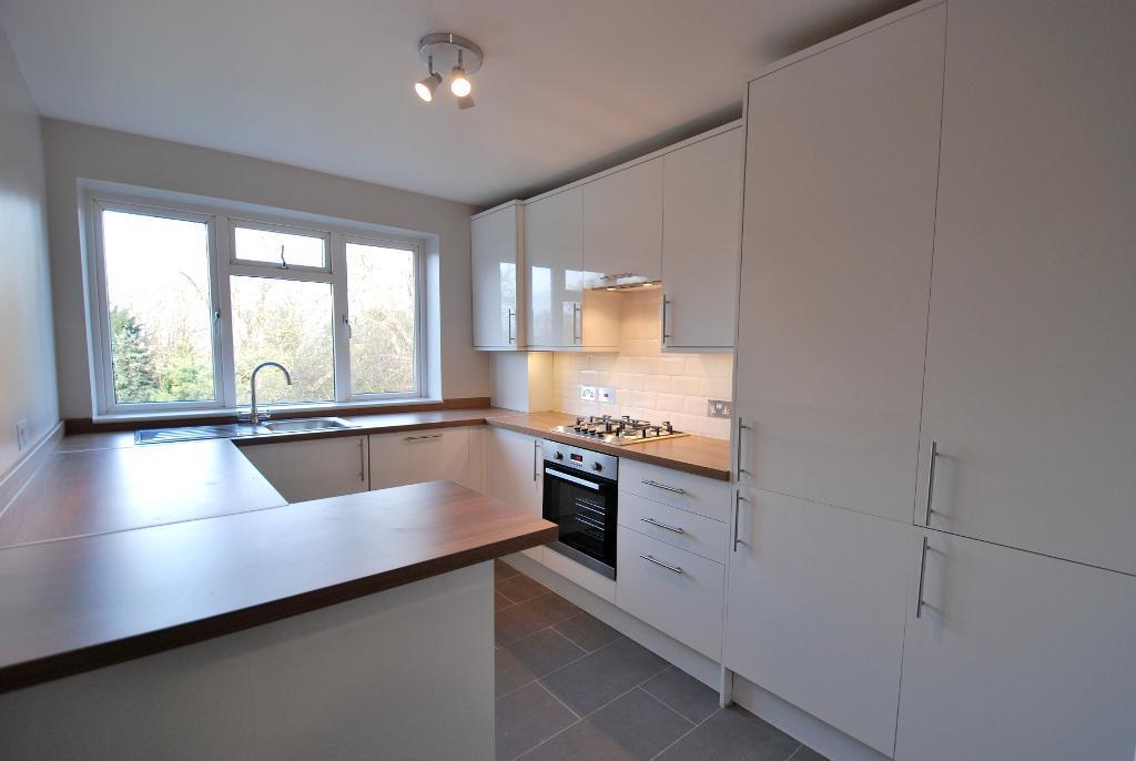 Stylish Kitchen/B'fast Room