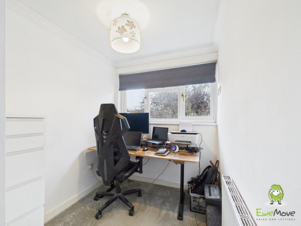 EweMove Estate Agents Basingstoke - Lea Close - Be