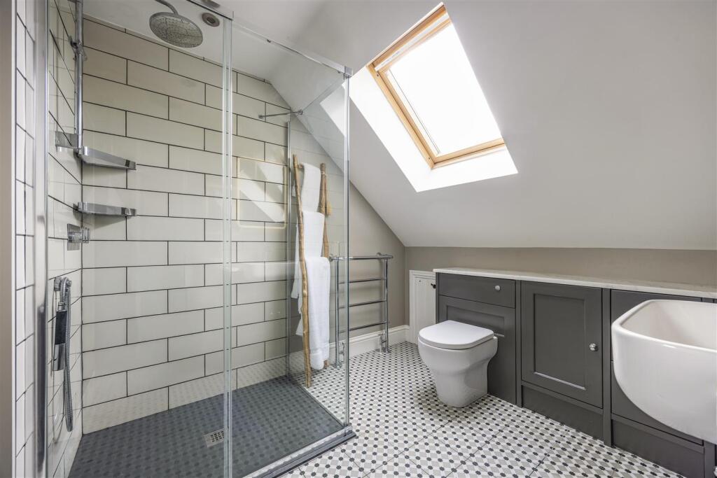 En-suite to Principal Bedroom