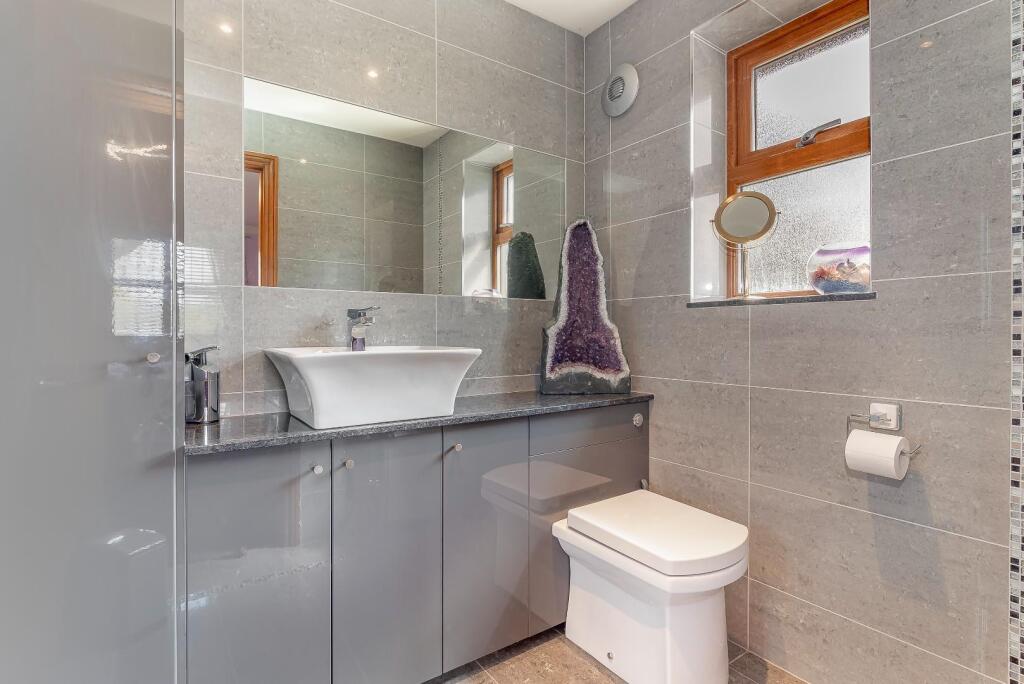 Master Bedroom Ensuite.jpg