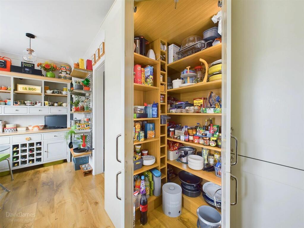 Kitchen pantry
