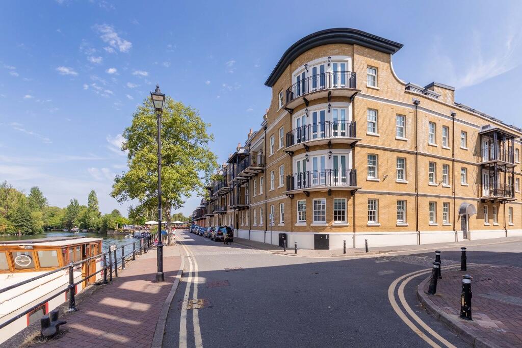 The Waterfront, Riverside Walk, Windsor