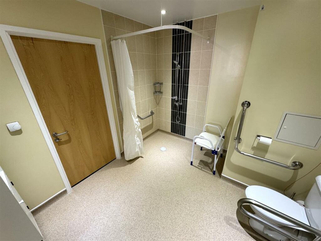 SHOWER ROOM