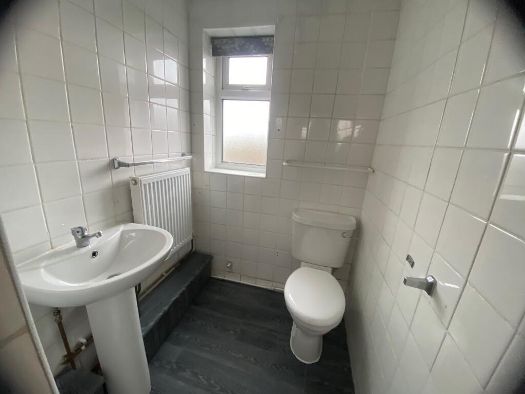 bathroom 1/2