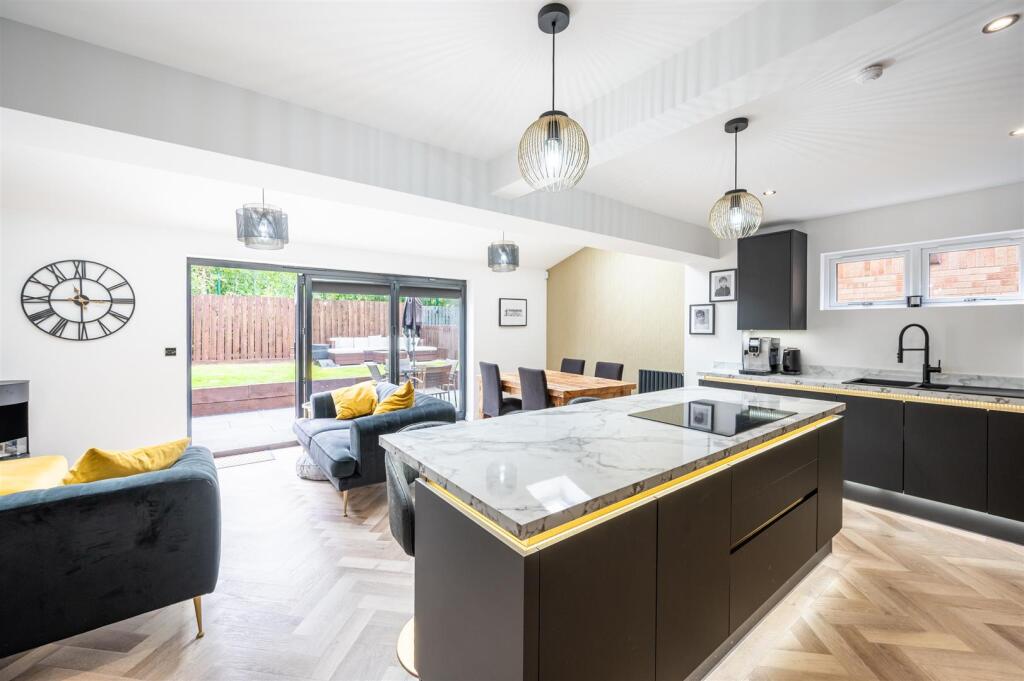 Kitchen, Sunroom (2).jpg