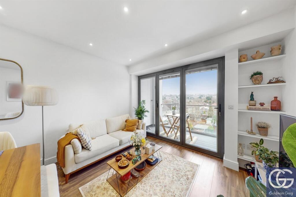 Charlotte Court, East Barnet Road, Barnet, EN4