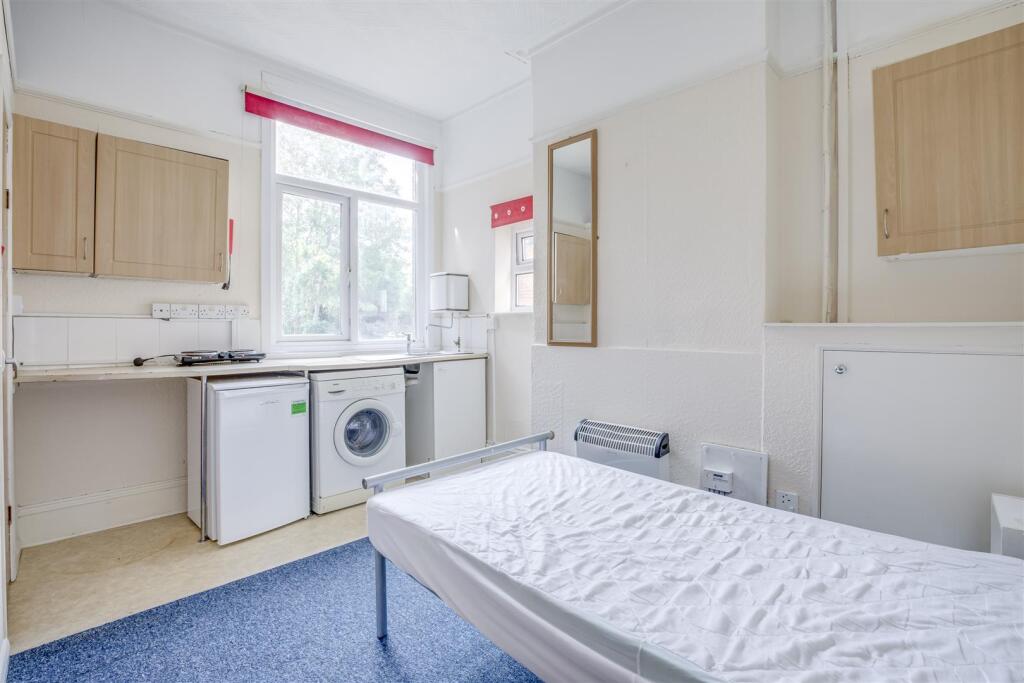 22 Priory Road, HP13 6SL-1.jpg