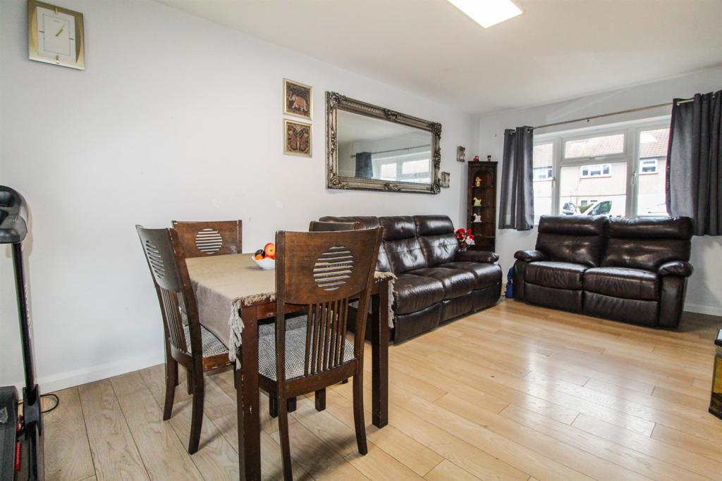 Living room 2.jpg