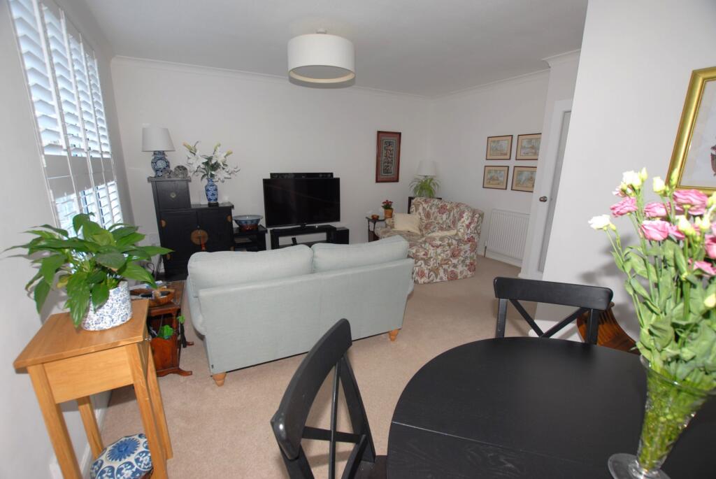 Sitting/dining rm