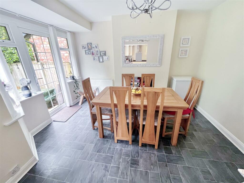 Dining Kitchen Aspect 3