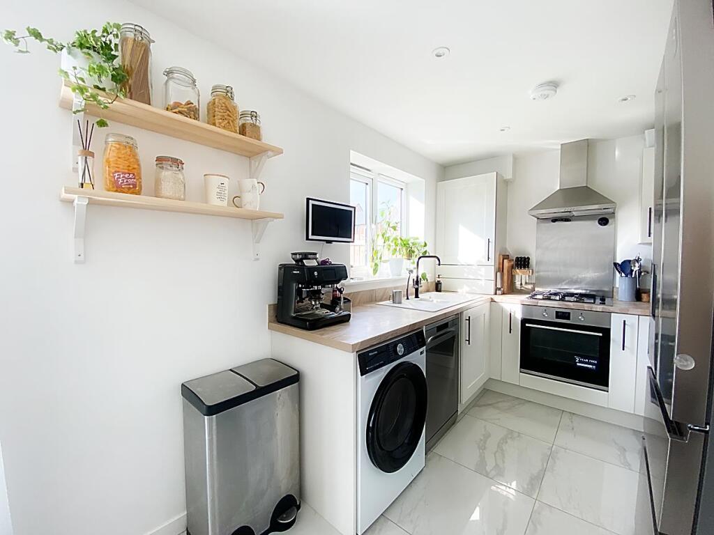 Kitchen/ Dining Room