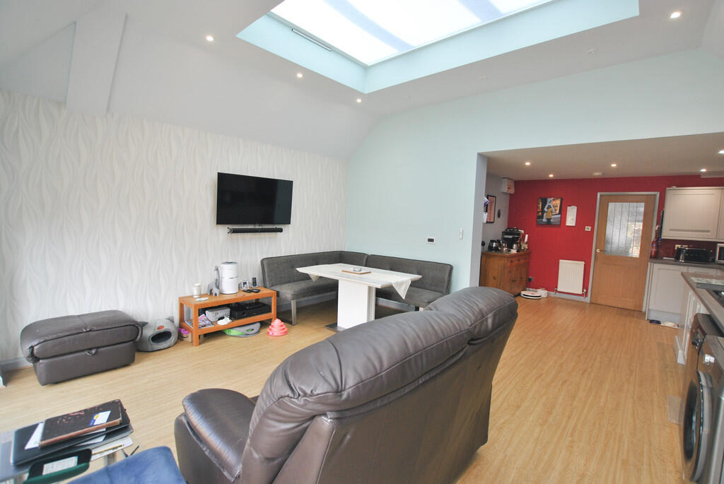 Family Kitchen_ed...