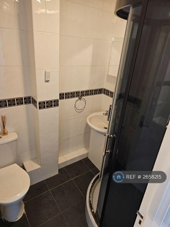 Bedroom 1 En-Suite Bathroom (2nd Floor)