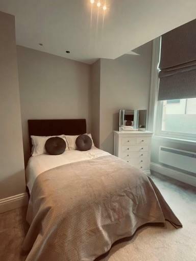 1 Mount Stuart - Bedroom.jpg