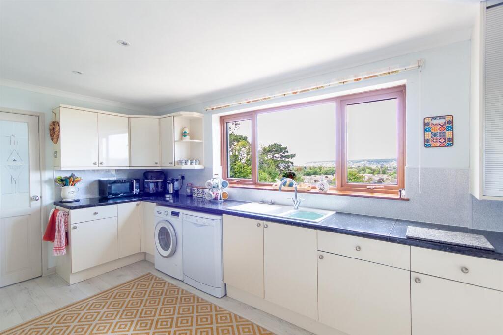 5 Rochester Close 42.jpg