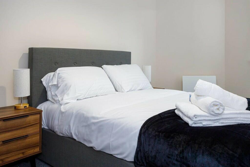 30 Sandringham Ho...