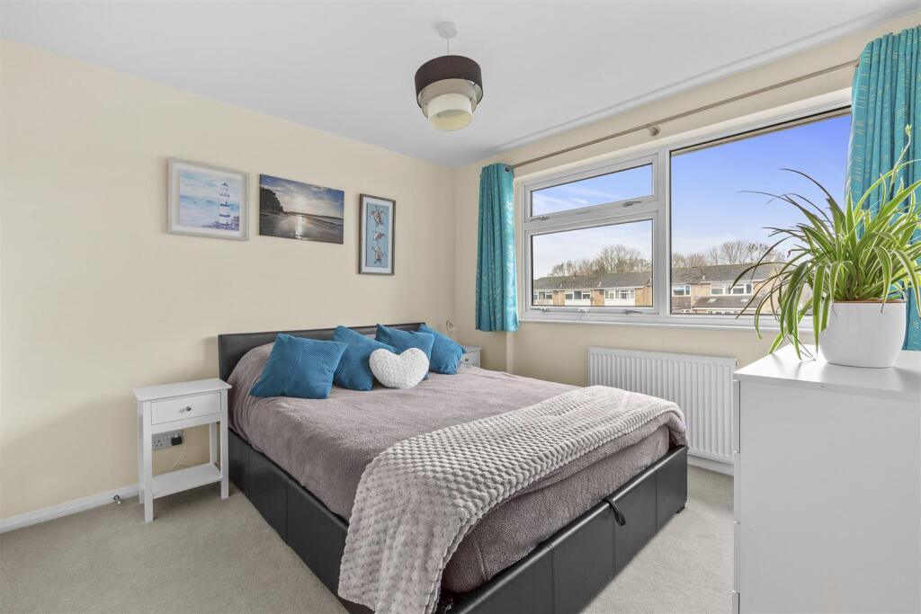 17 Heather Walk, HP15 7UH-3.jpg