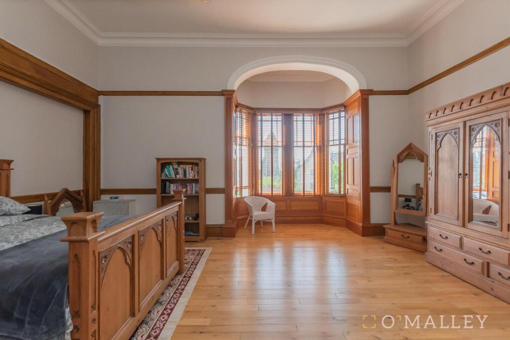 17. Bedroom 1 1.jpg